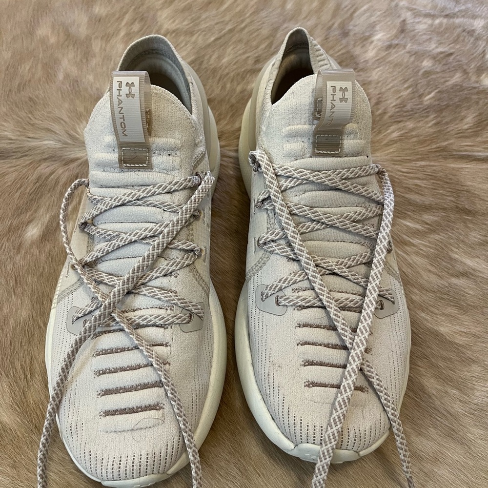 Men’s Under Armour tennis shoes